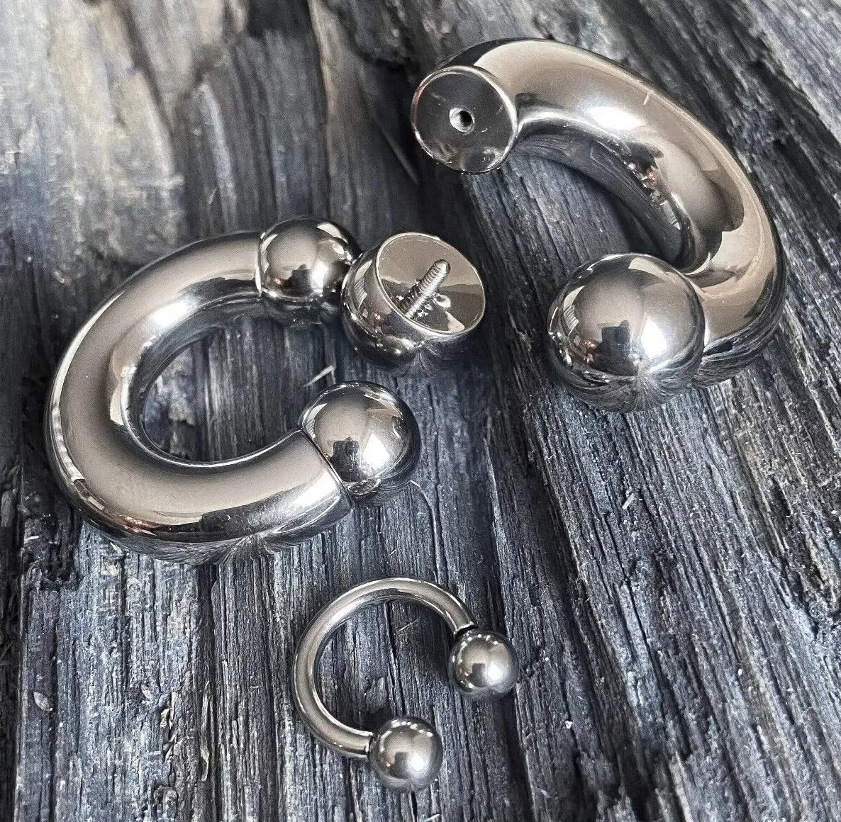 1 PIECE of Brilliant Solid G23 Titanium Circular Barbell - Internally Threaded - Horseshoe - Body Jewelry
