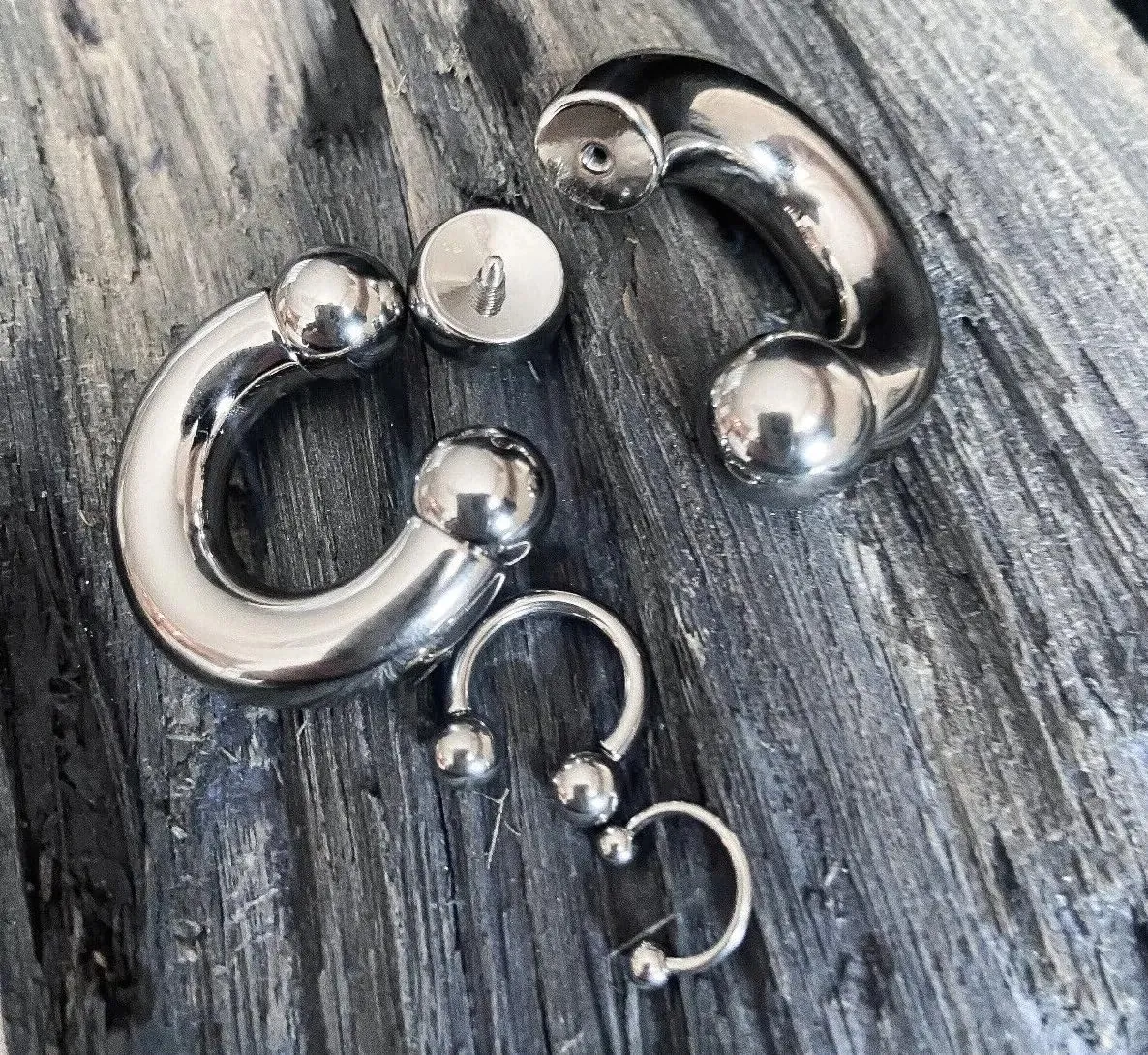 1 PIECE of Brilliant Solid G23 Titanium Circular Barbell - Internally Threaded - Horseshoe - Body Jewelry