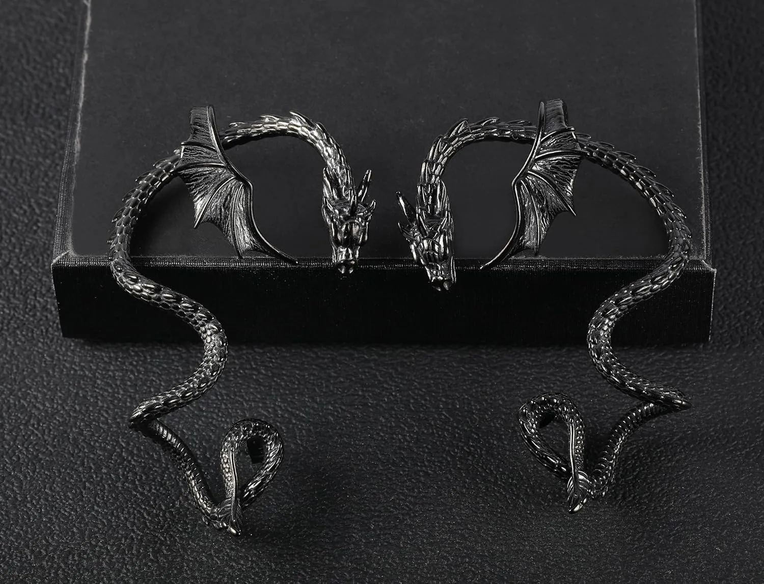 1PCS Gothic Dragon Ear Cuff Stainless Steel Retro Dragon Earrings Punk Snake Dragon Fish Crocodile Cuff Wrap Earrings Cartilage Climber Ear Earrings Stud for Women Men, Gold/Silver/Black