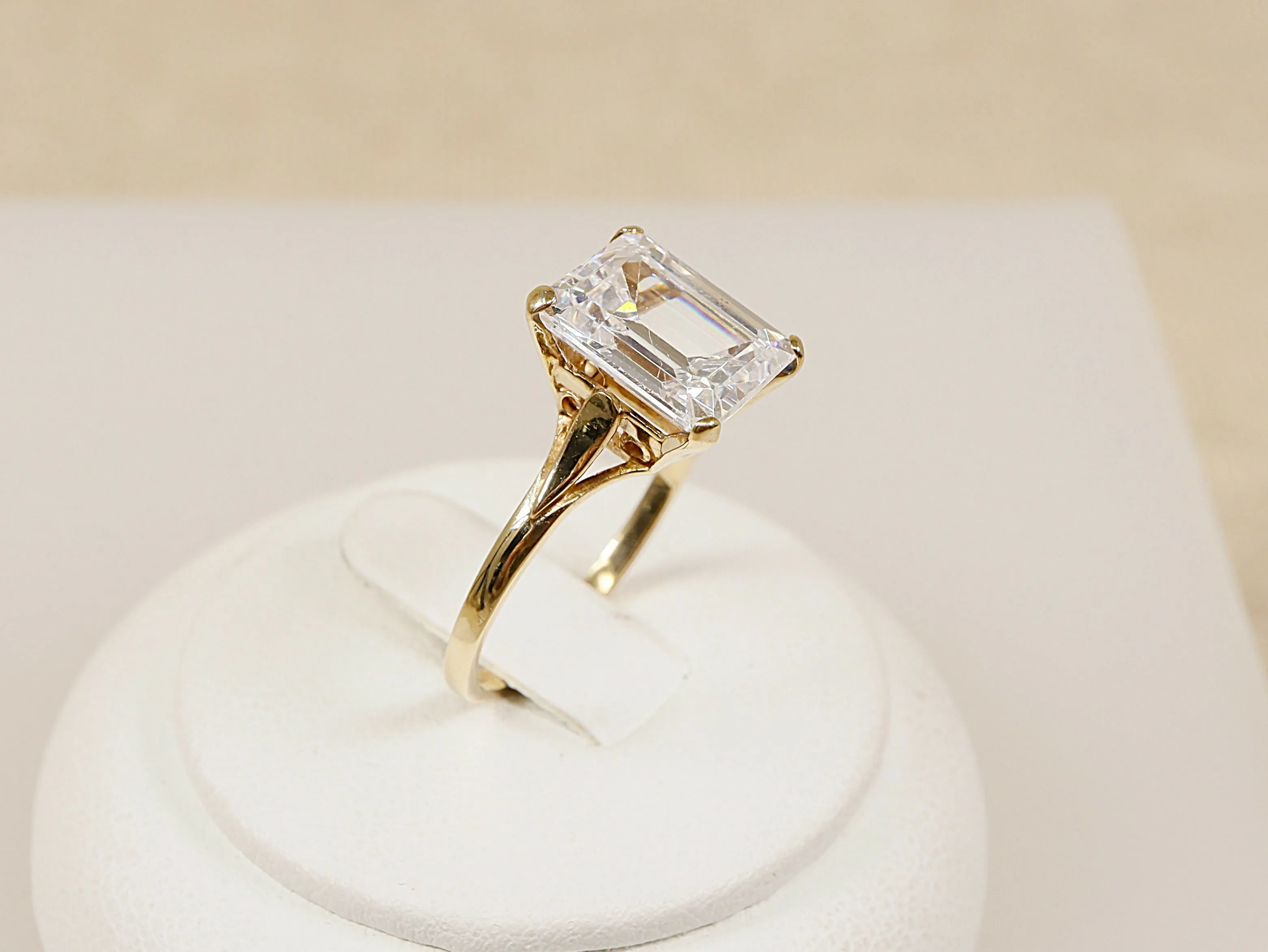 9ct Gold & CZ Solitaire Ring