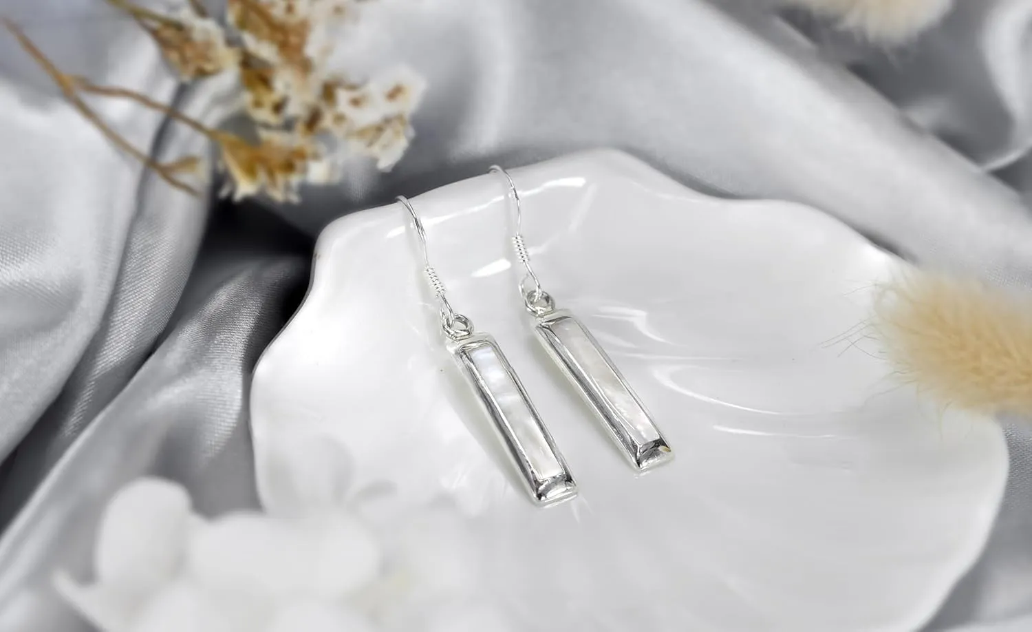 AeraVida Simplicity Dangle Bar Earrings | 925 Sterling Silver | Elegant Polished Inlays | Lightweight Drop Earrings | Modern Silver Jewelry for Every Occasion