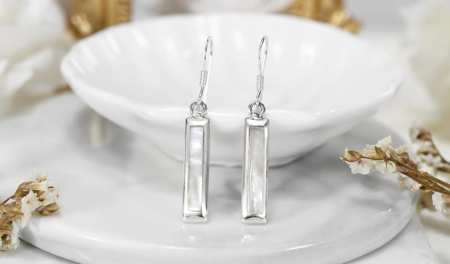 AeraVida Simplicity Dangle Bar Earrings | 925 Sterling Silver | Elegant Polished Inlays | Lightweight Drop Earrings | Modern Silver Jewelry for Every Occasion