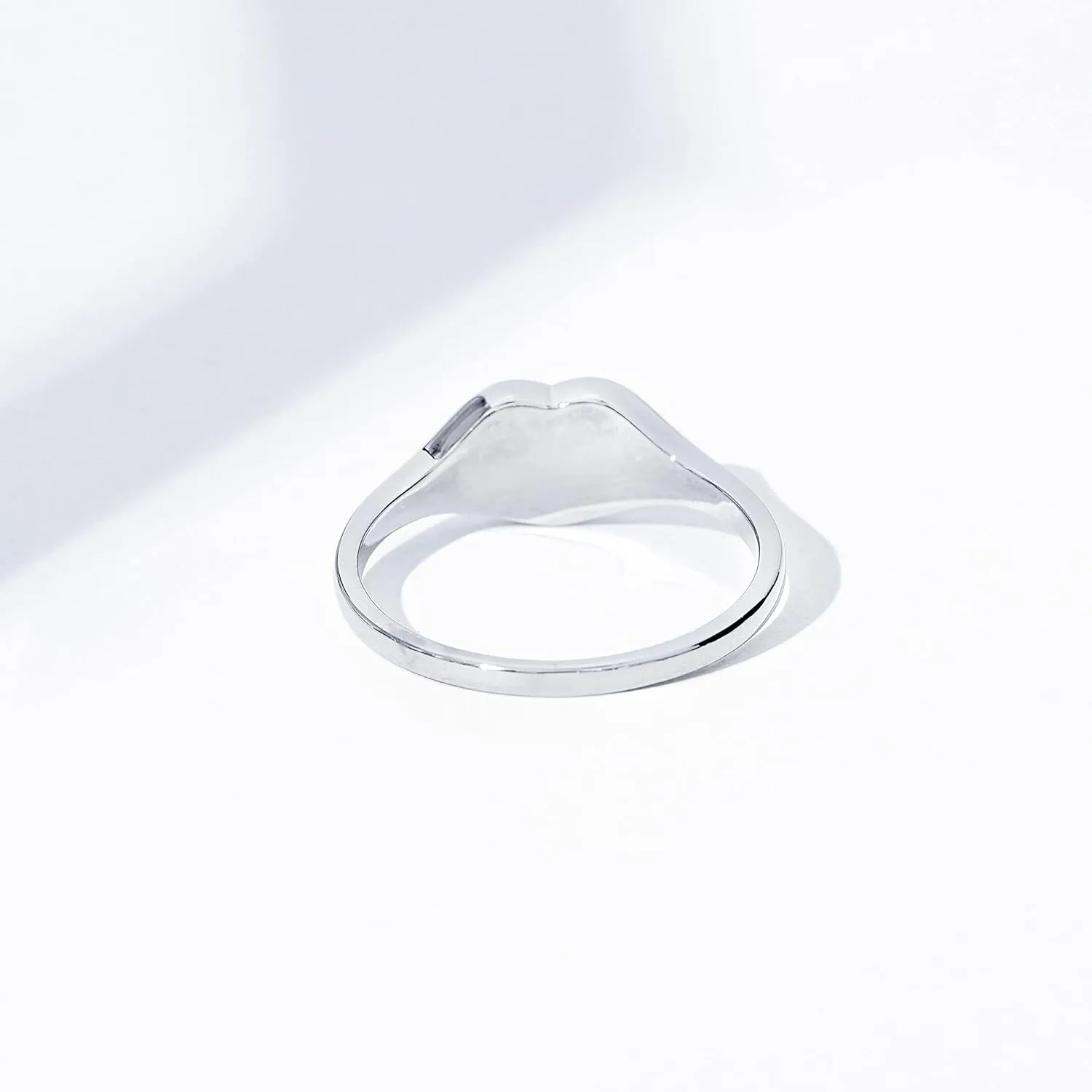 Amazon Essentials 14K Plated Sterling Silver Round Signet Ring