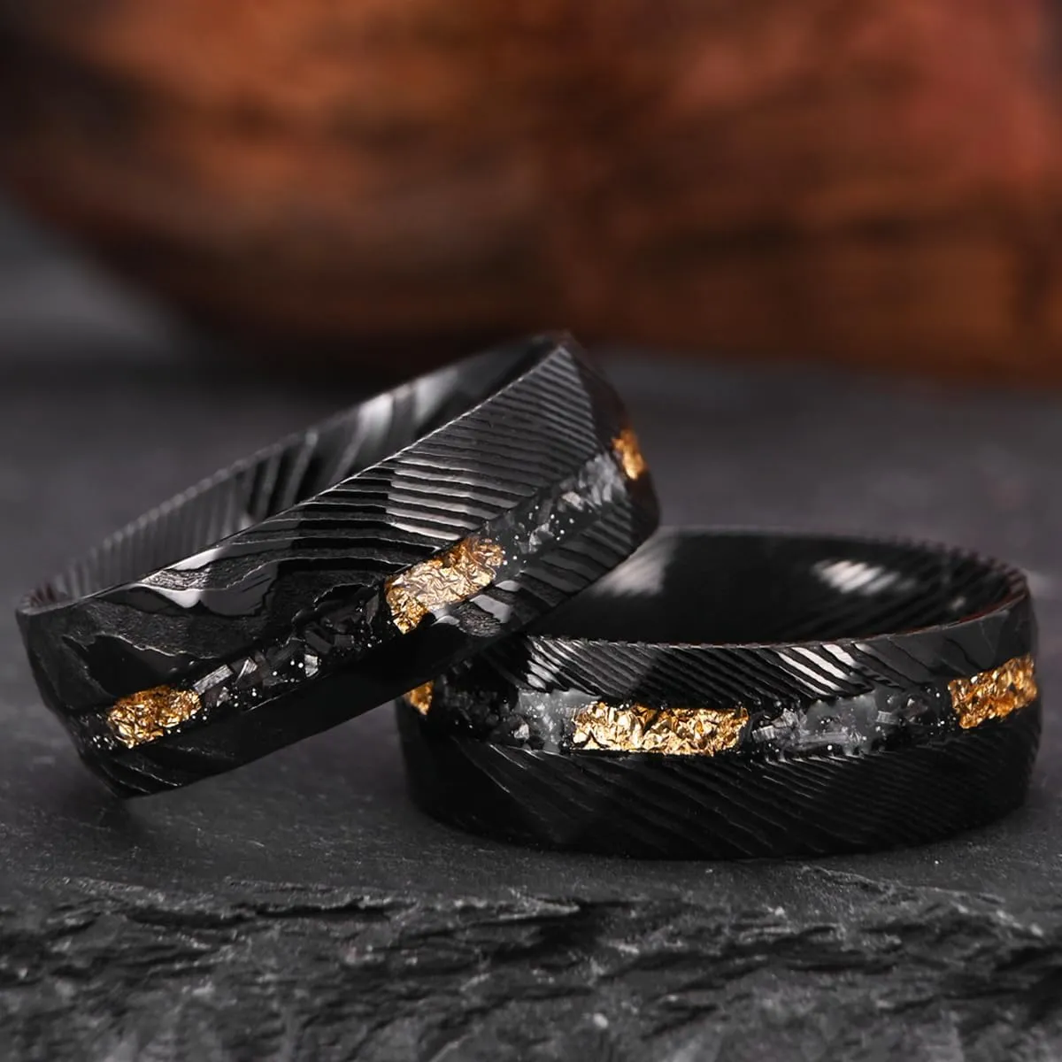 Black Damascus Steel Rings for Men 8mm Men's Engagement Wedding Bands Hammered Inlaid Gold Foil Meteorite Fragments Stylish Comfort Fit