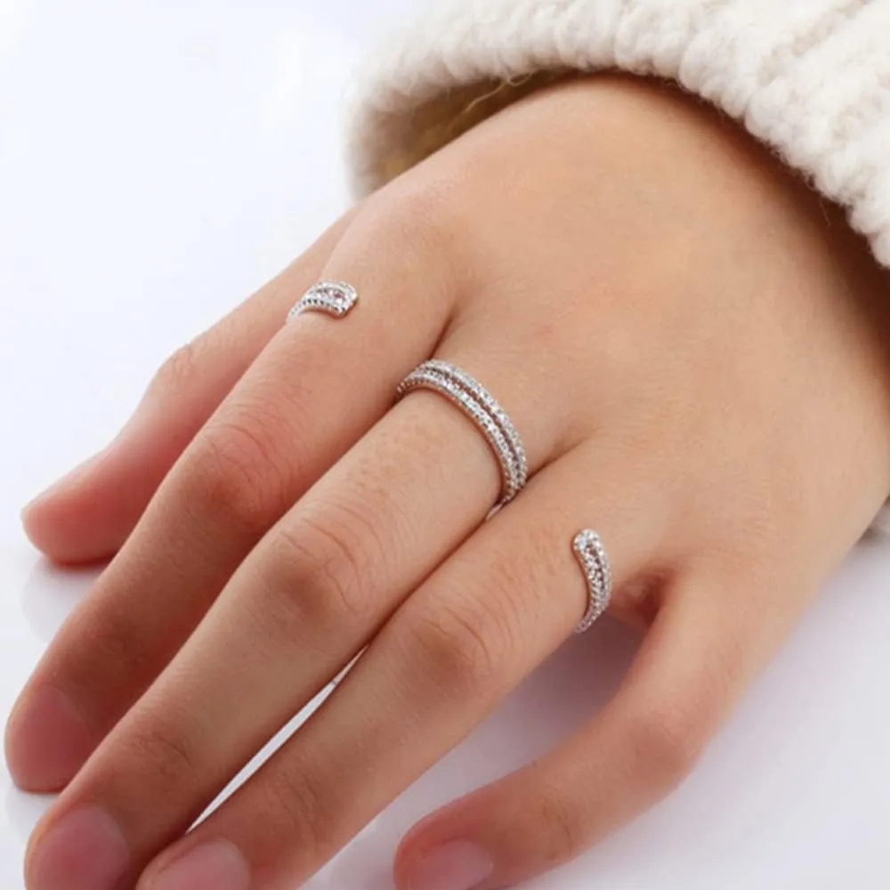 Exquisite micro-inlaid three-finger women's ring Adjustable size ring with AAA cubic zirconia classic women's finger ring, ins trendy and cool niche design, cool style, fashionable personality, light luxury tail ring