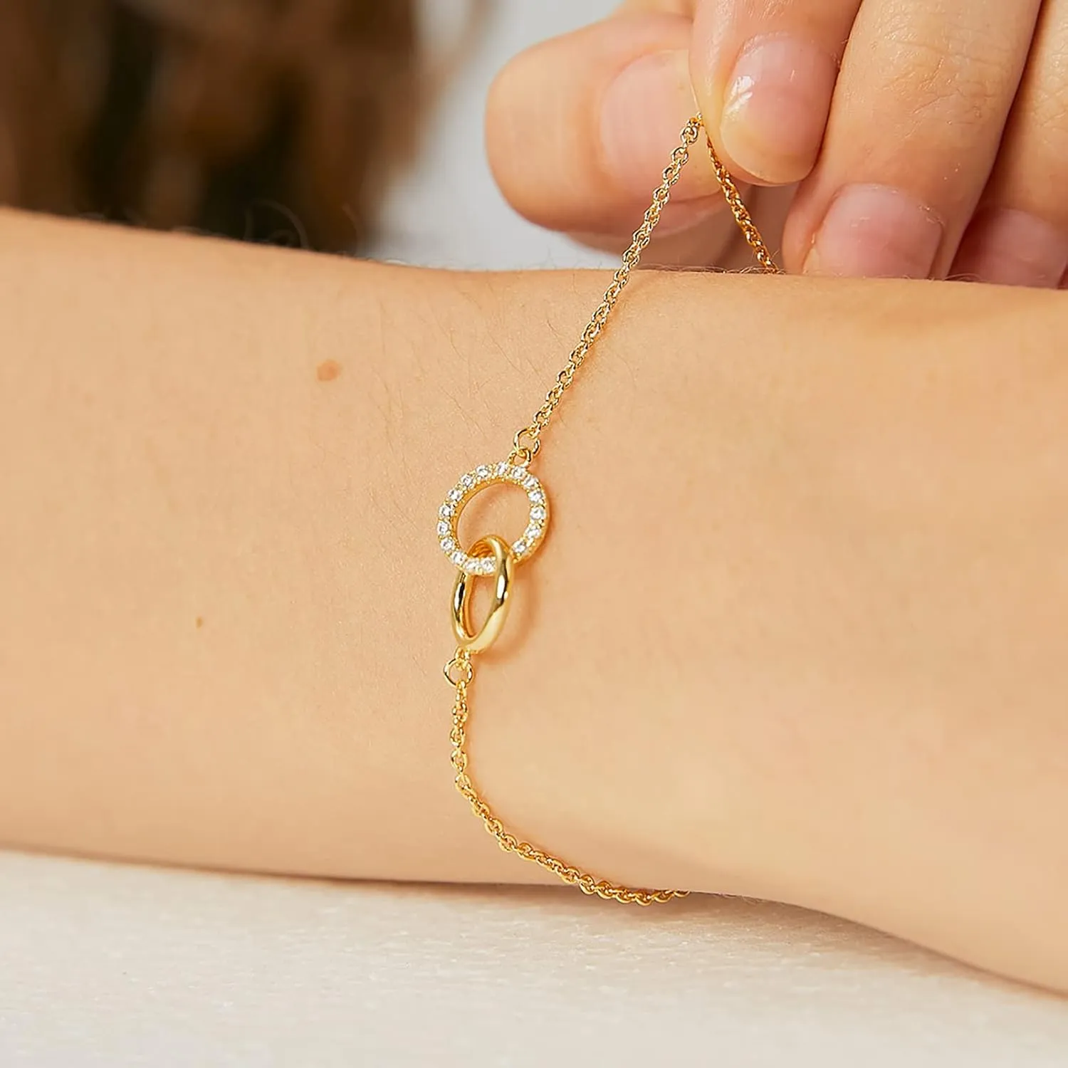 Gold Bracelet for Women 18K Gold Plated Dainty Gold Bracelets Non Tarnish Cuban Chain Link Bracelet Gold Charm Bracelet for Women