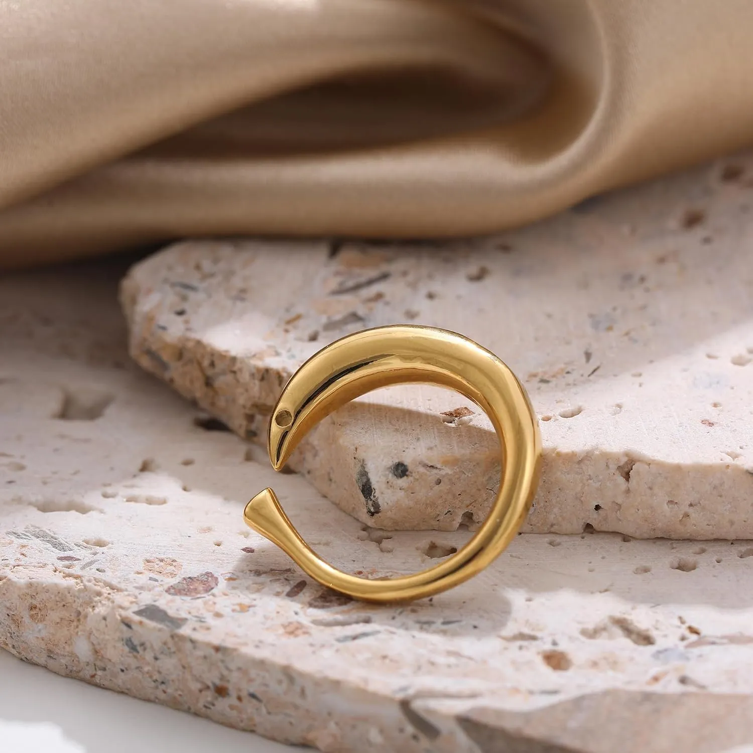 SLOONG 18K Gold Plated Stackable Sardine Ring - Classic Retro Fish Ring for Women - Size 6 to 8