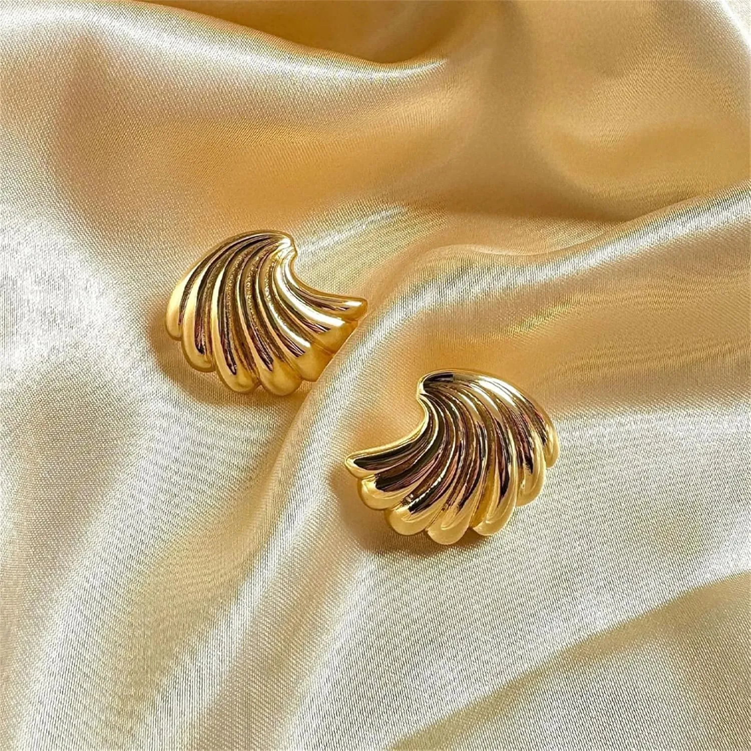 Starfish Stud Earrings,14K Gold Plated Conch Seashell Earrings Trendy Boho Ocean Earrings Statement Beach Jewelry