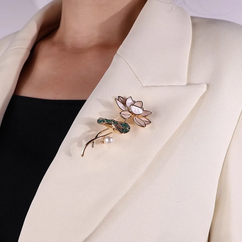 Unique lotus Flower Pearl Brooch Pin for Women, Rhinestone Lapel Pin Wedding Party Prom Fashionable Chaming Dress Clip Clothes Accessories Gold Tone