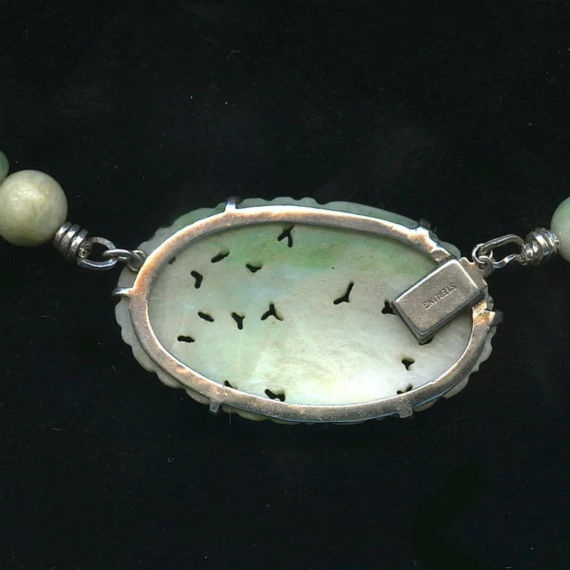 Vintage carved jadeite & emerald bead necklace. nlja845